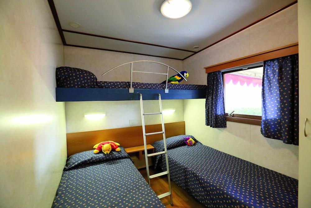 Village Camping Joker