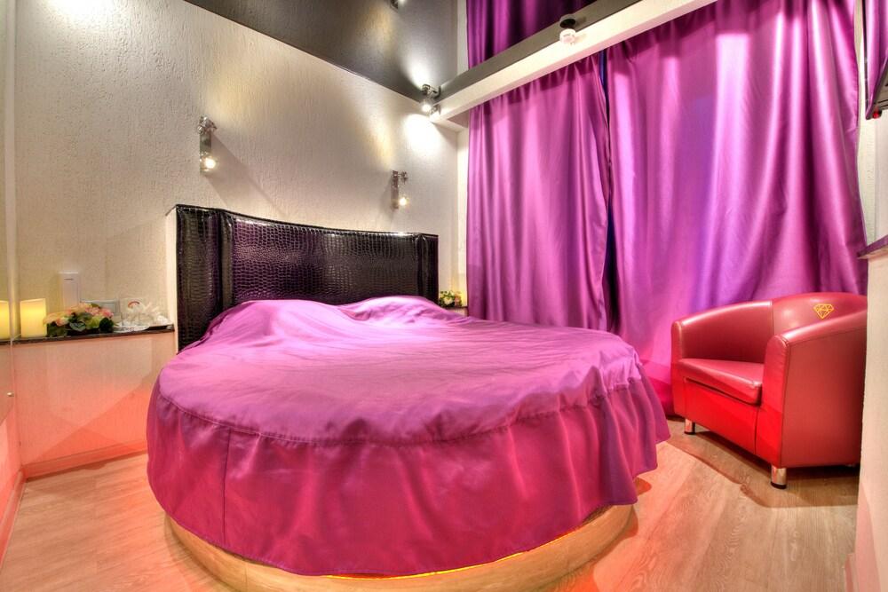 Alex Hotel on Bogatyrsky