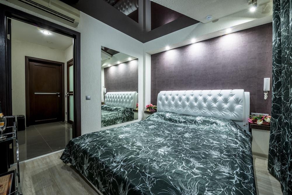 Alex Hotel on Budapeshtskaya