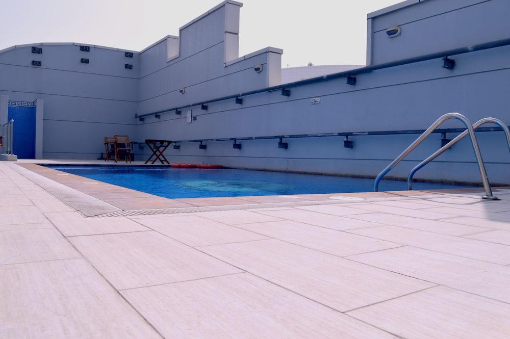 Milestone Hotel Apartment