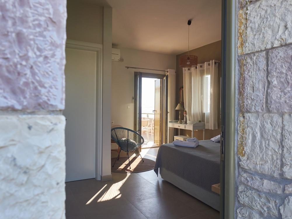 Callisto Seaside Homes & Suites