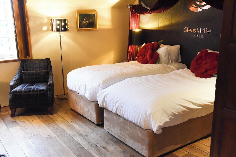 Glenskirlie House & Castle