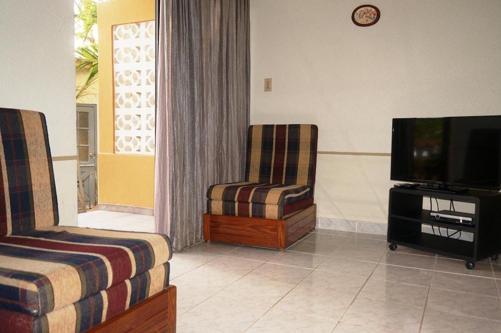 Hersher Studios & Apartments