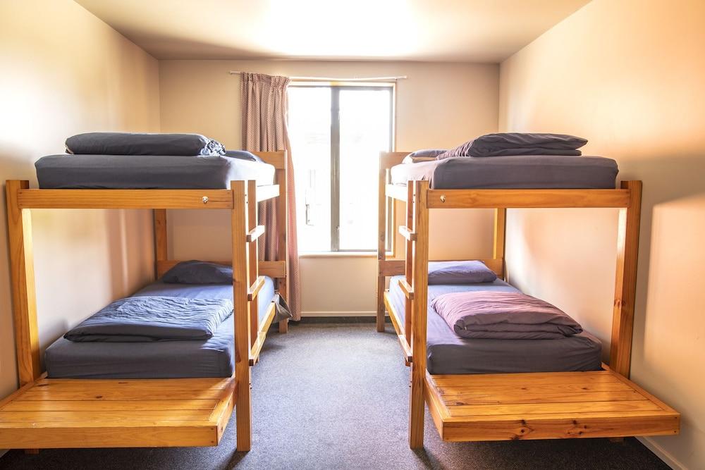 Dusky Lodge - Hostel