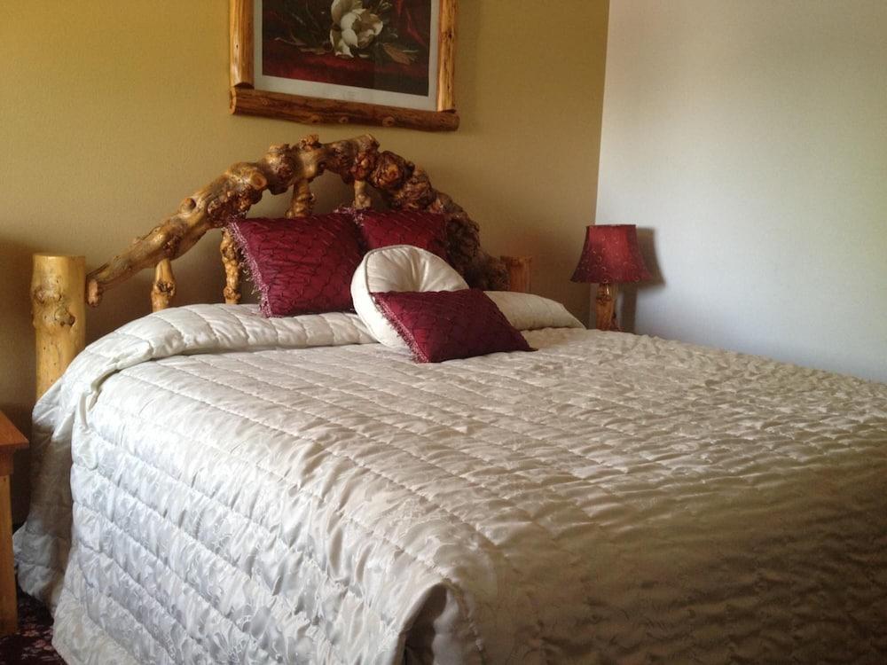 Buffalo Bill's Antlers Inn