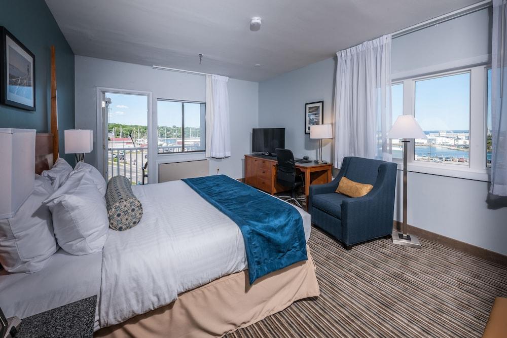 Rockland Harbor Hotel