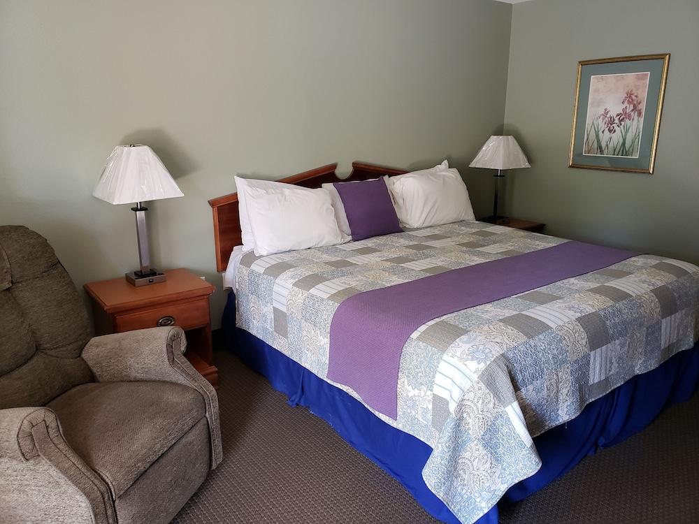 Hotsprings Village Inn