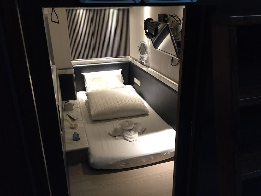 Kenting Starry Sky - Space Capsule