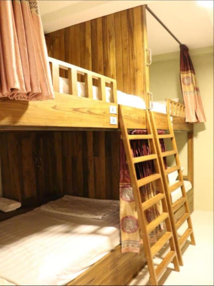 Wayfarer's Rest - Chinatown