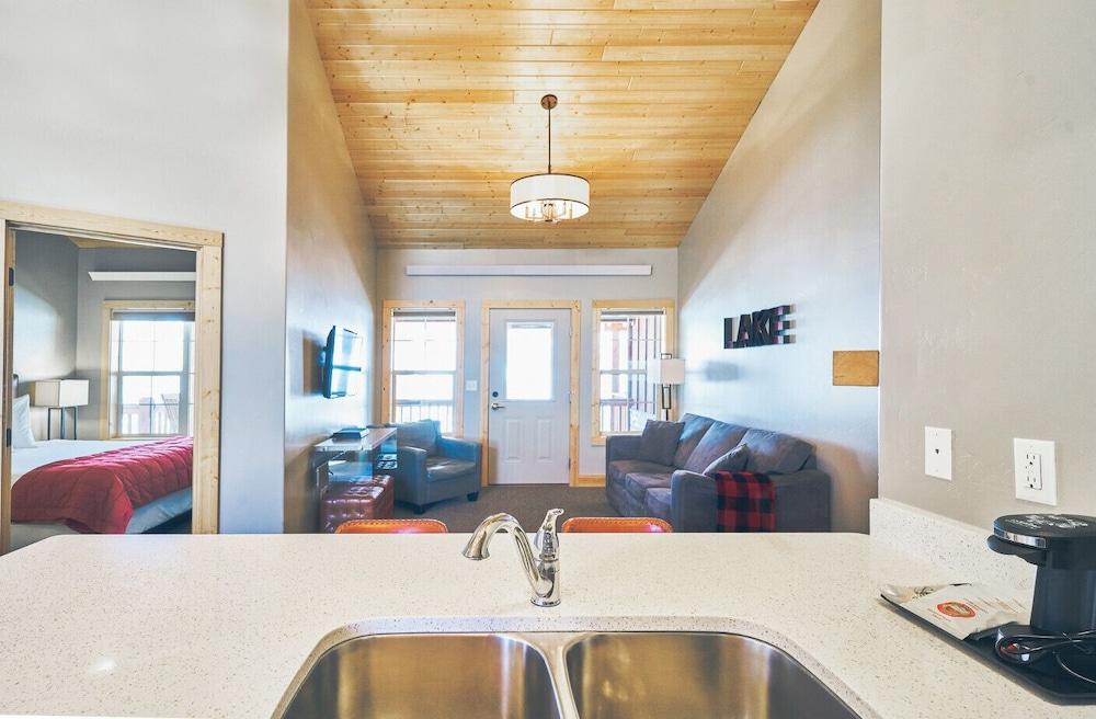 Lakeside Lodge Resort & Marina