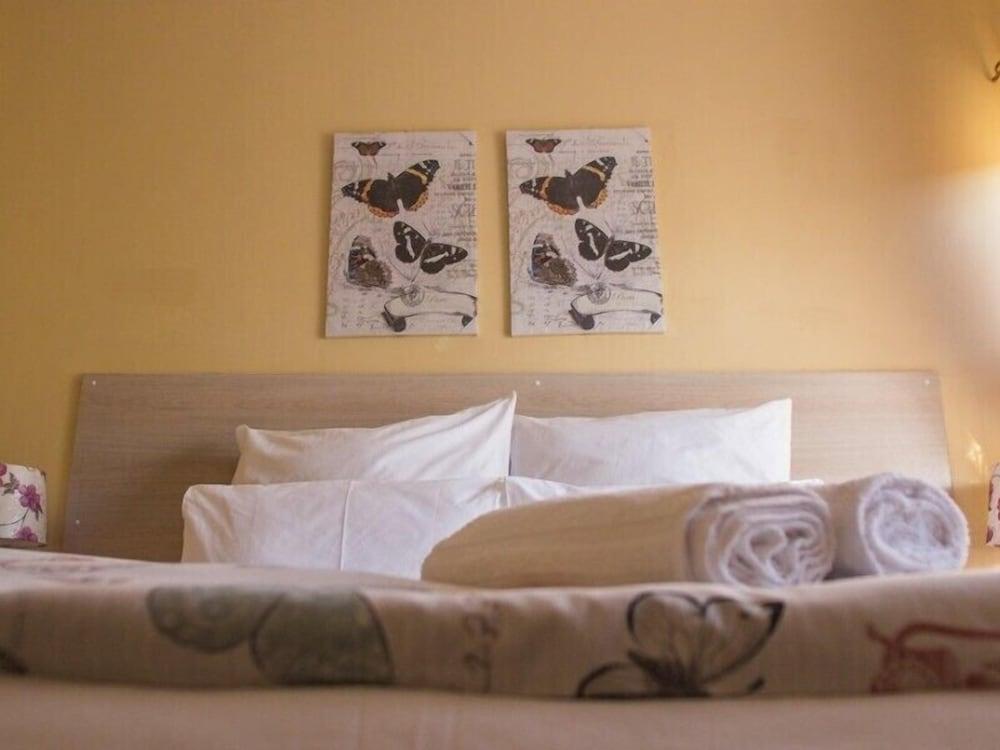 Lolos Exquisite Two Bedroom Apartment