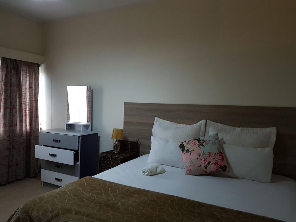 Lolos Elegant Three Bedroom Apartment