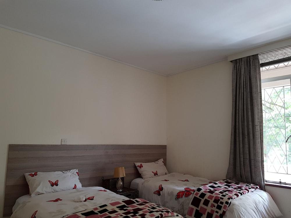 Lolos Elegant Three Bedroom Apartment