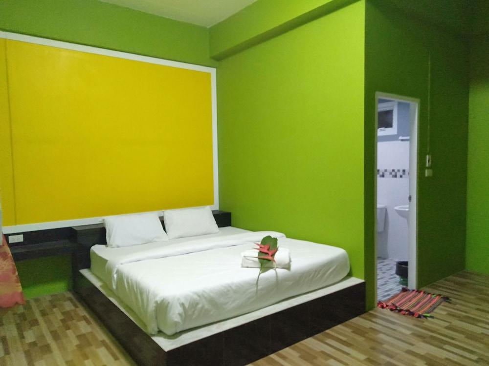 Khaolak C-nior Bungalows