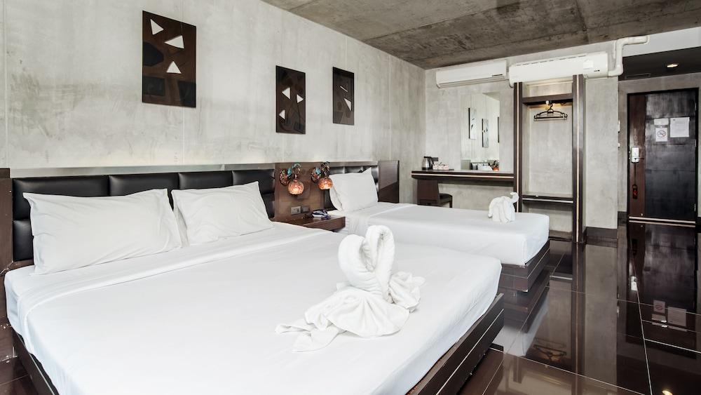 B2 Black Business & Budget Hotel