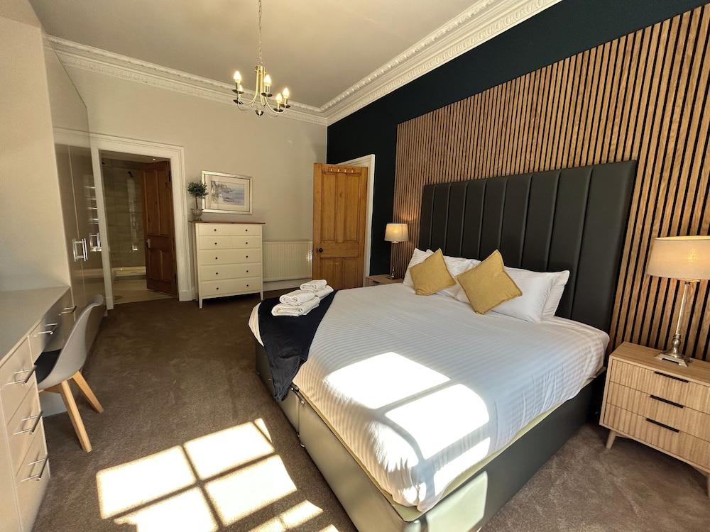 Crown Circus Apartment