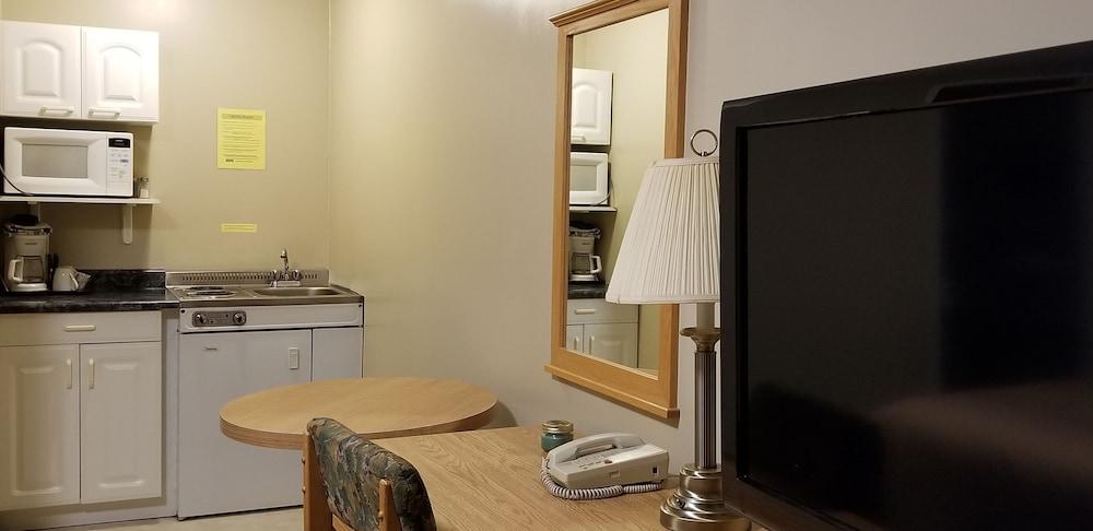 Athabasca Lodge Motel