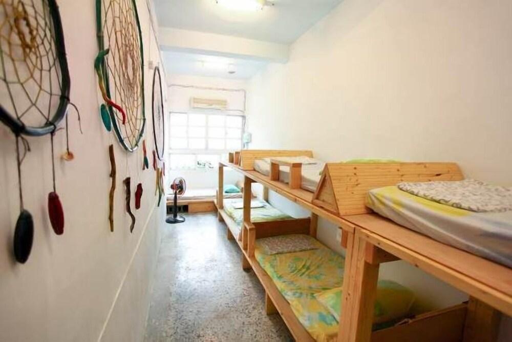 Wave Elephant Backpacker Hostel