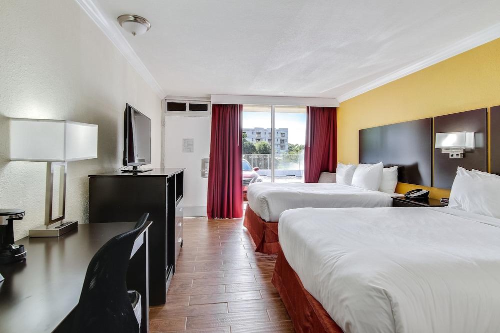 The Link Hotel on Sunrise