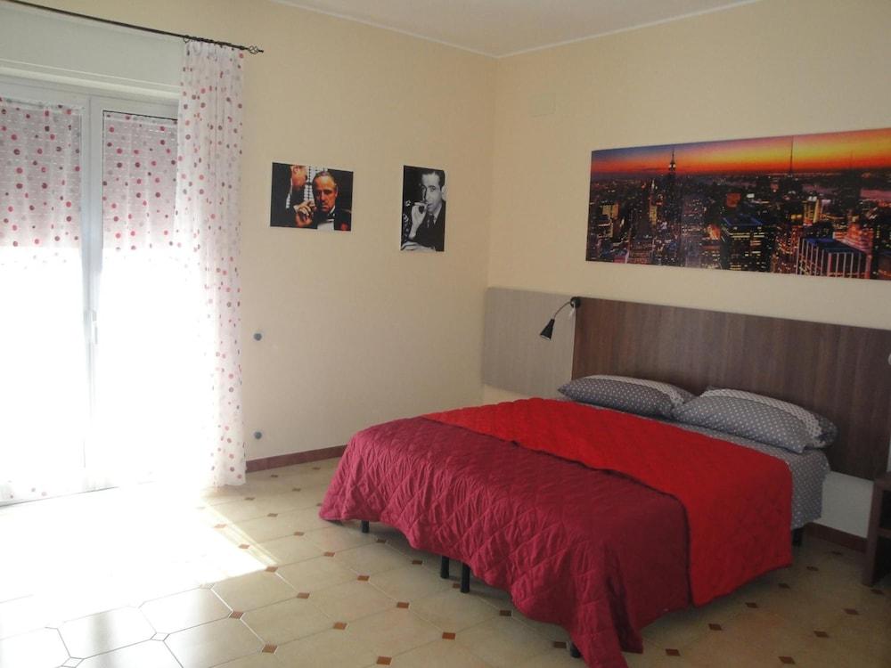 Hollywood Bed & Breakfast