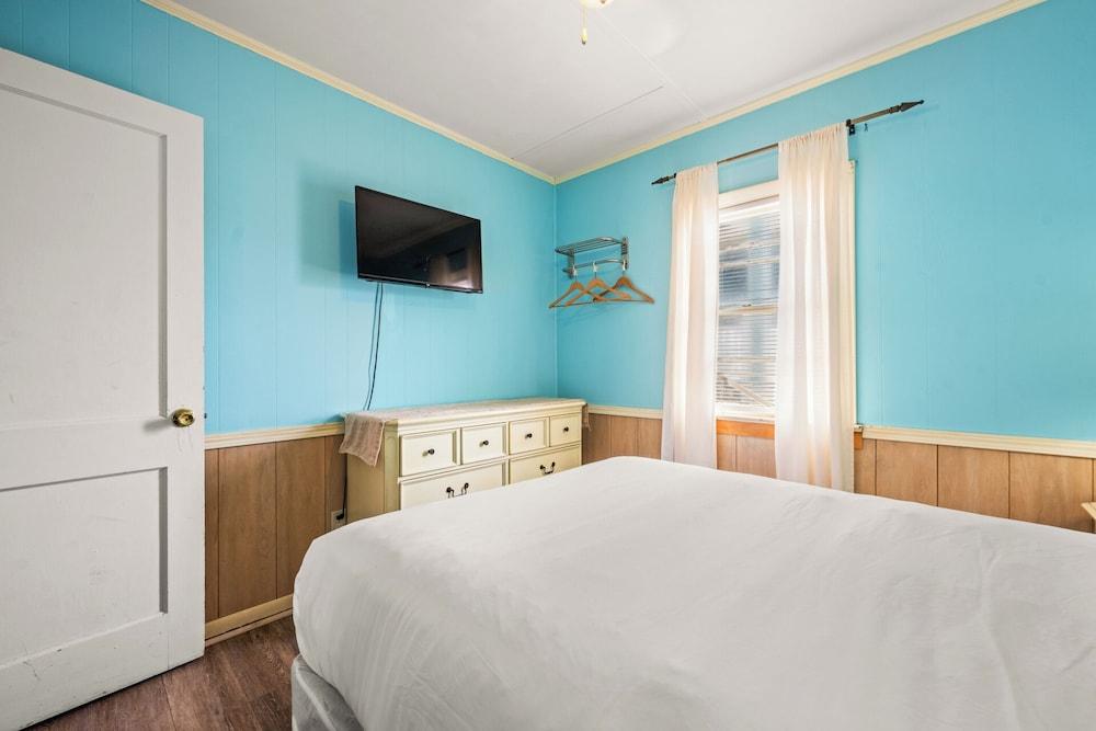 Oceanside Court by Kees Vacations