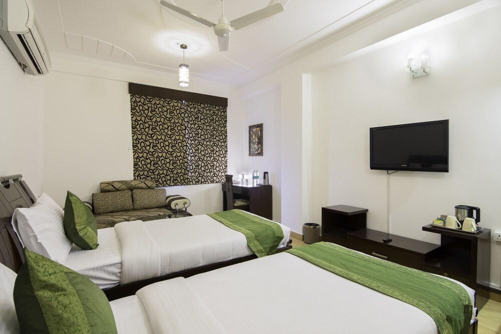 Treebo Four Sight Sector - 14 Gurgaon