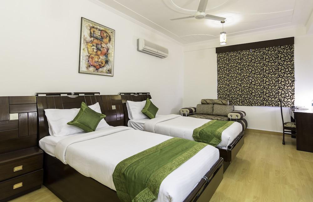 Treebo Four Sight Sector - 14 Gurgaon