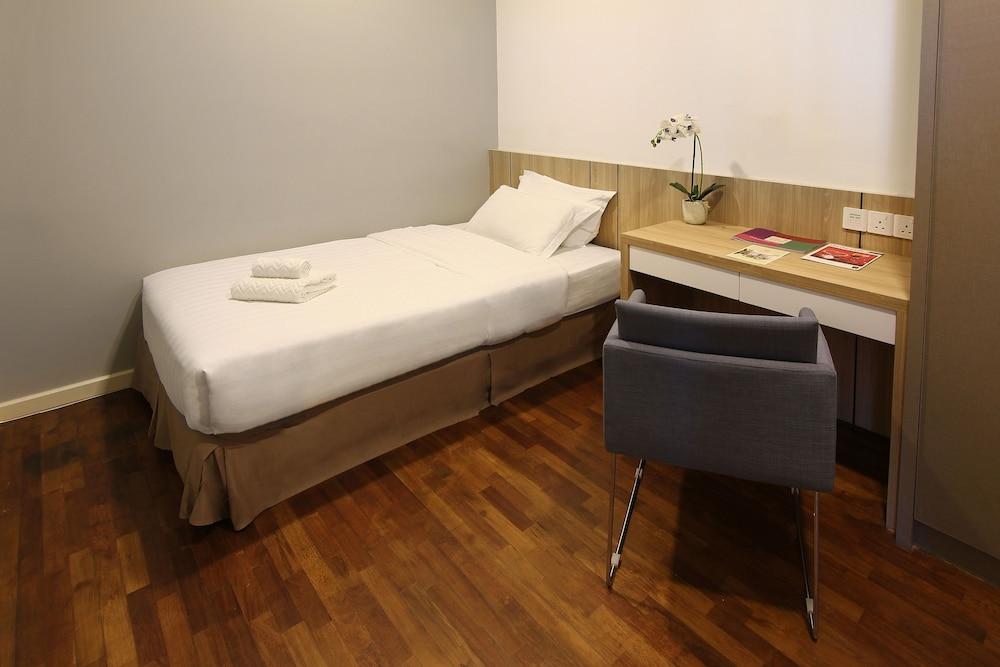 The Shore Hotel & Residences