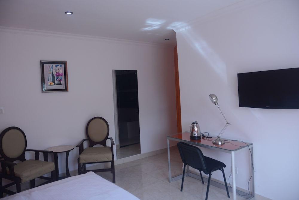 Springpark Yaad Hotel