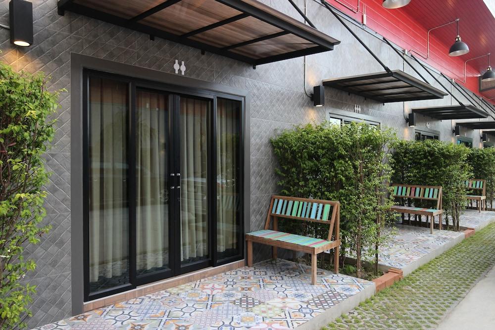 One Beat Vintage & Bistro