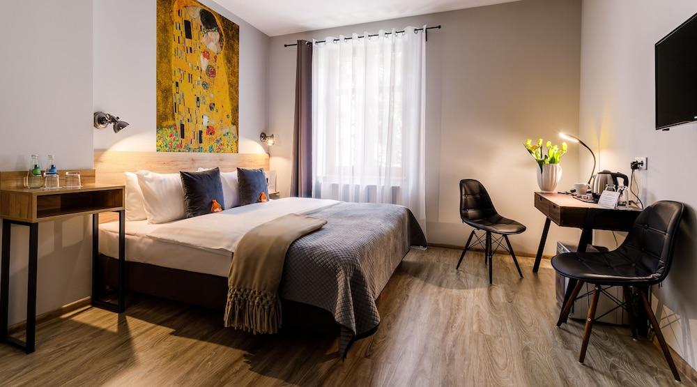 Art & Garden Residence