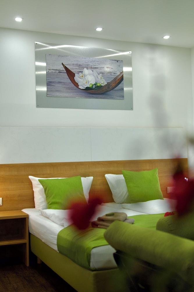 Bed and Breakfast Outlet Hotel