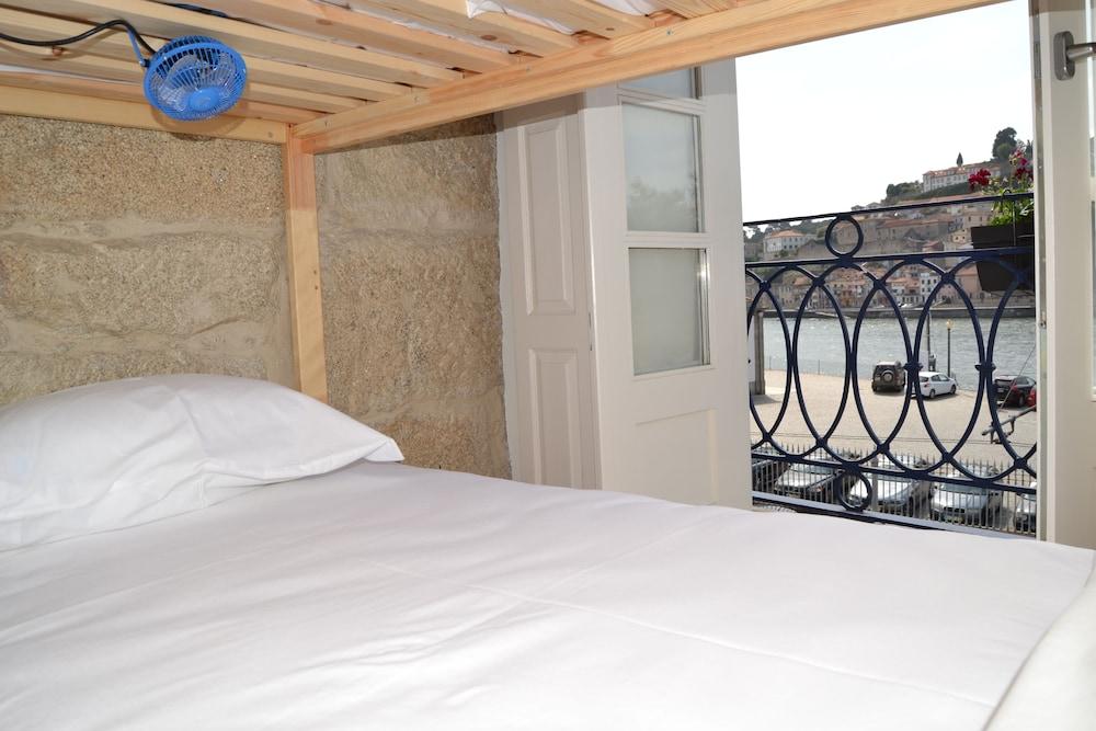 Happy Porto Hostel & Apartments