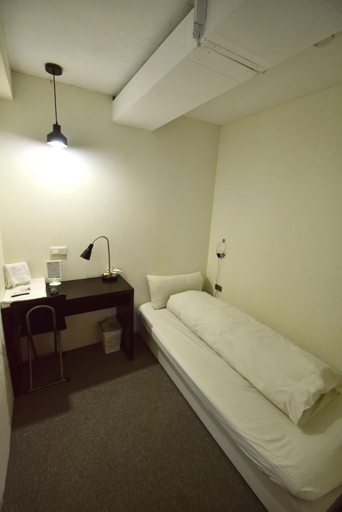 Inn Cube Taipei Main Station