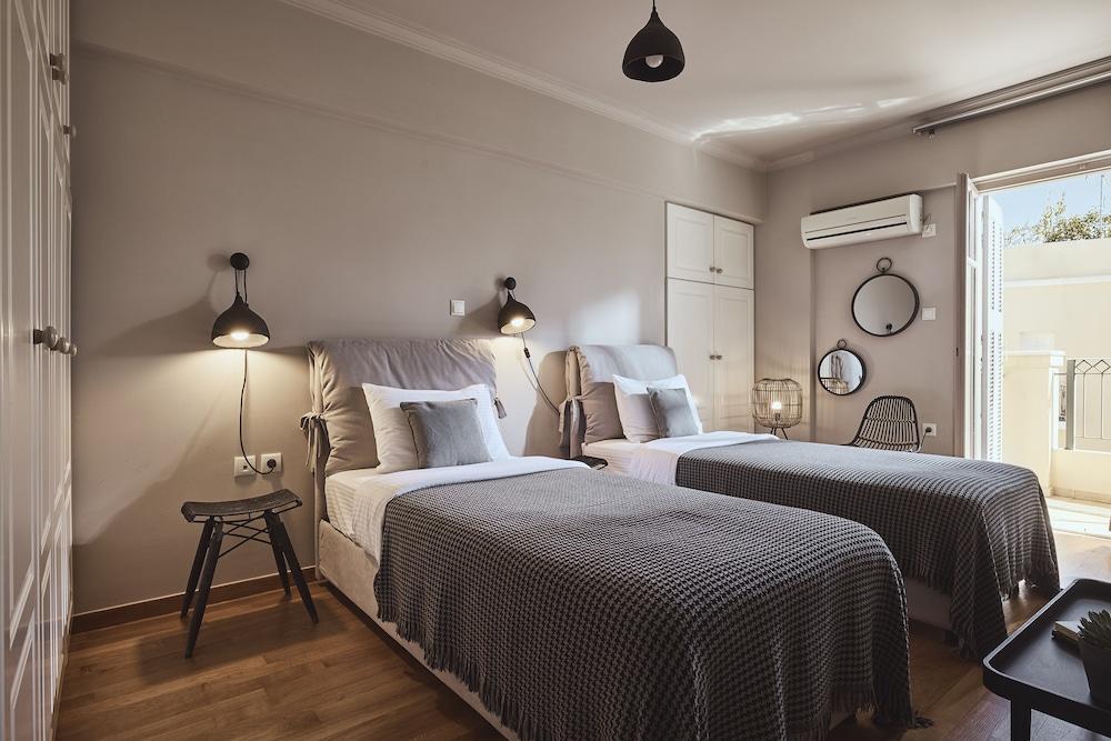 Plaka's Villa with Breathtaking Acropolis View