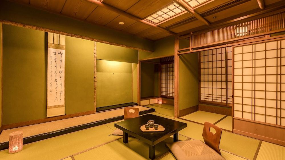 Ooedo Onsen Monogatari Premium Yoshinoya Irokuen