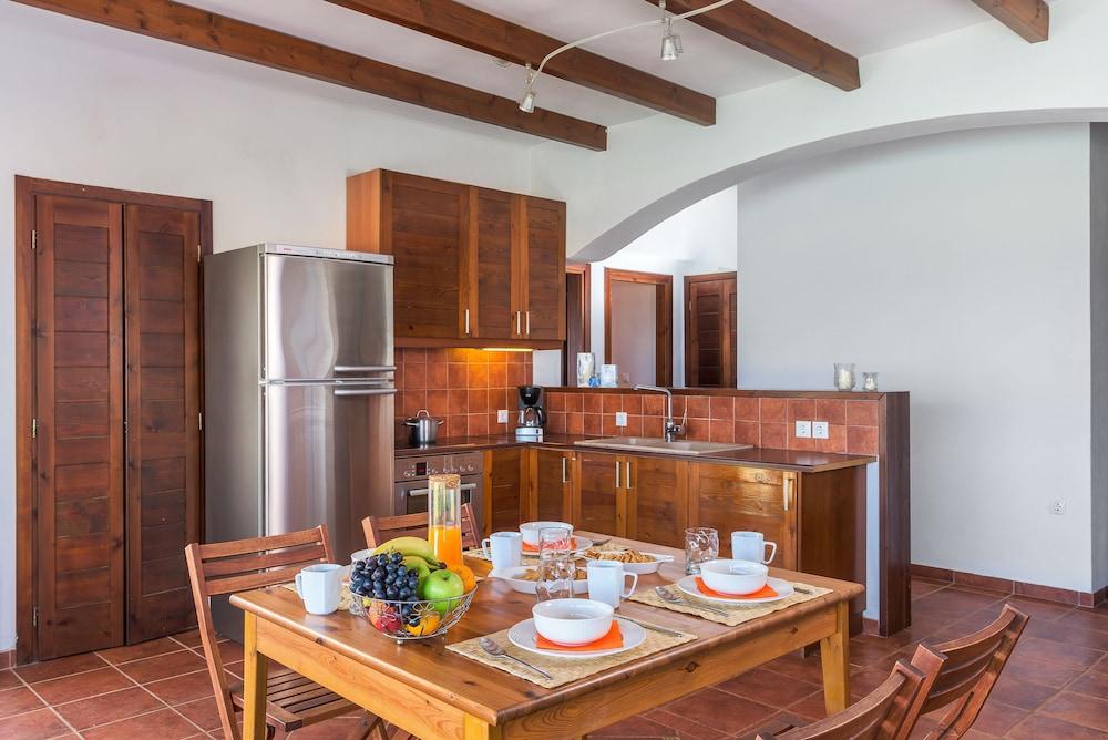 Cristelia Luxury Sea Front & Pool Villa