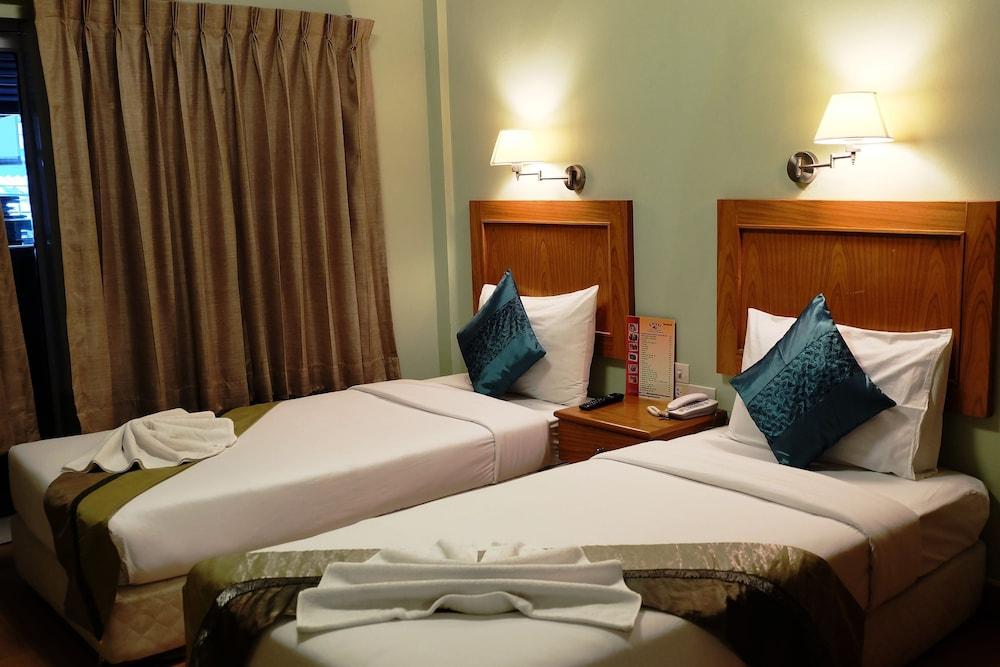 Chilli Hotel & Restaurant