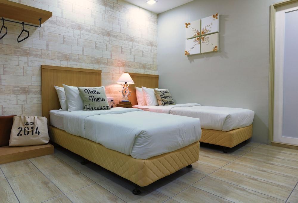 LightHouse Hotel & ShortStay