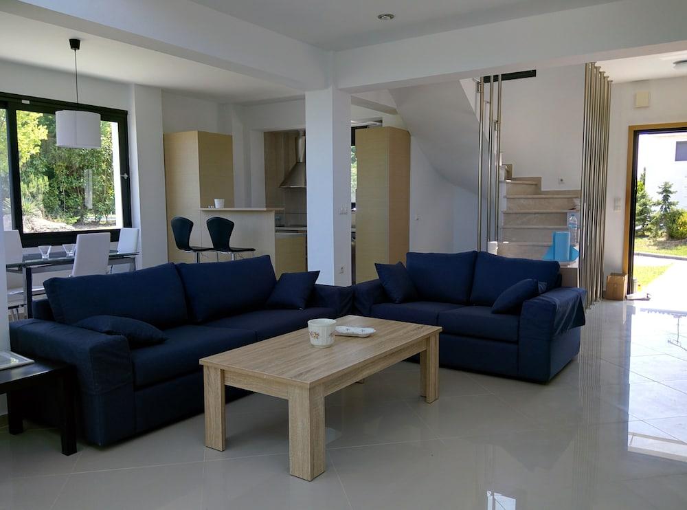 Sunny Sani Luxury Villas