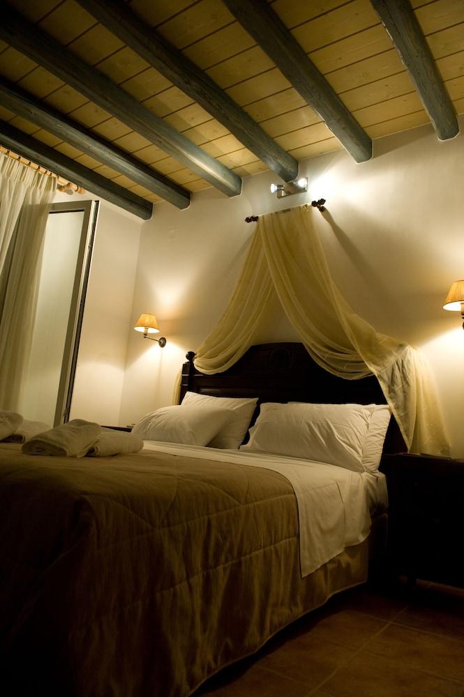 Apelon Tiritas Villas