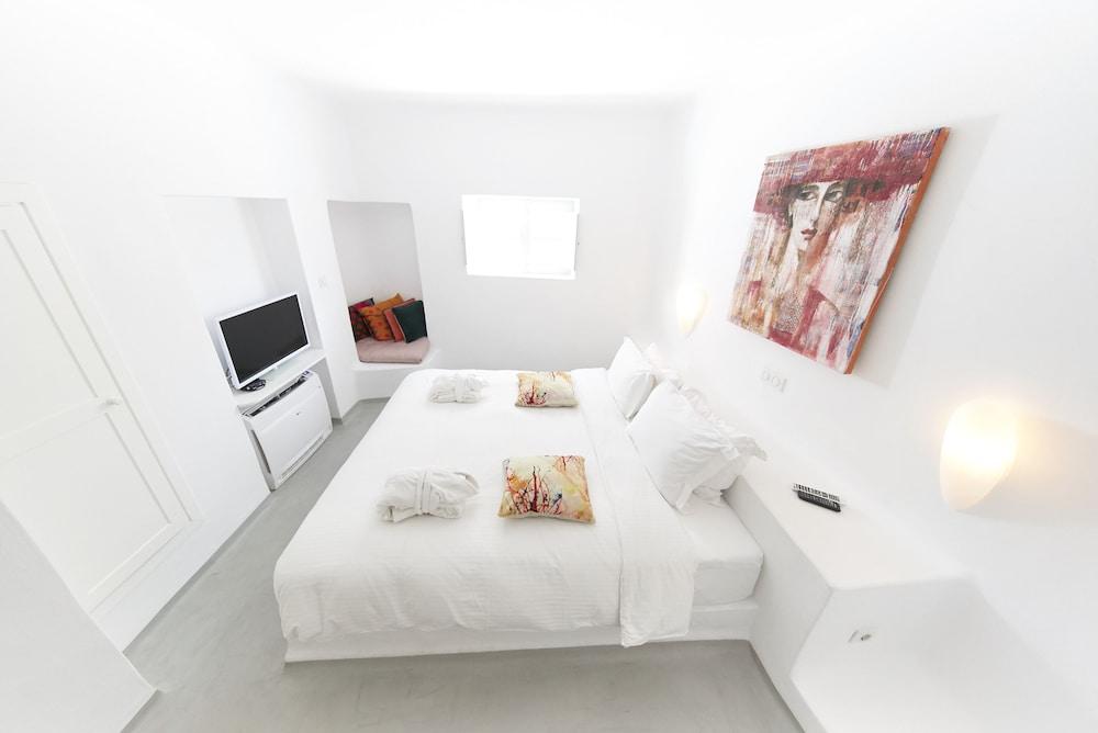 Trieris Villa & Suites