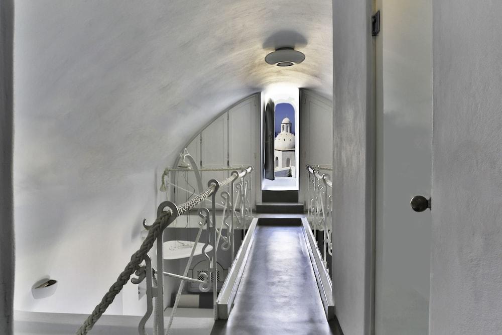 Trieris Villa & Suites