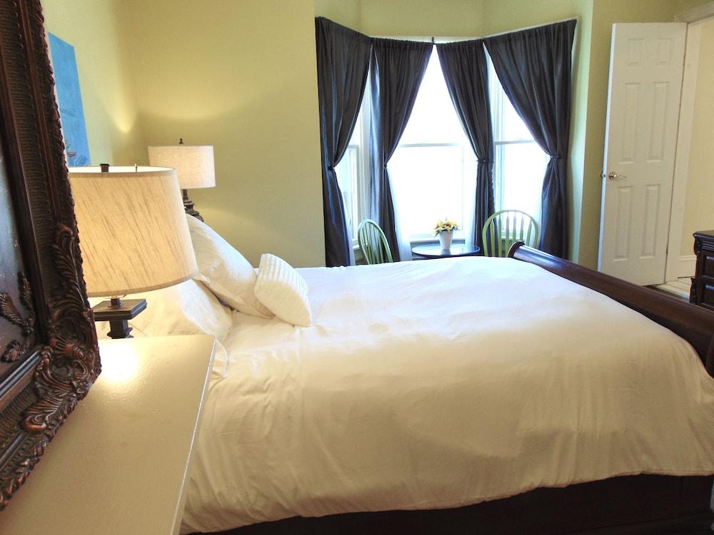 The Elizabeth Manor Guesthouse