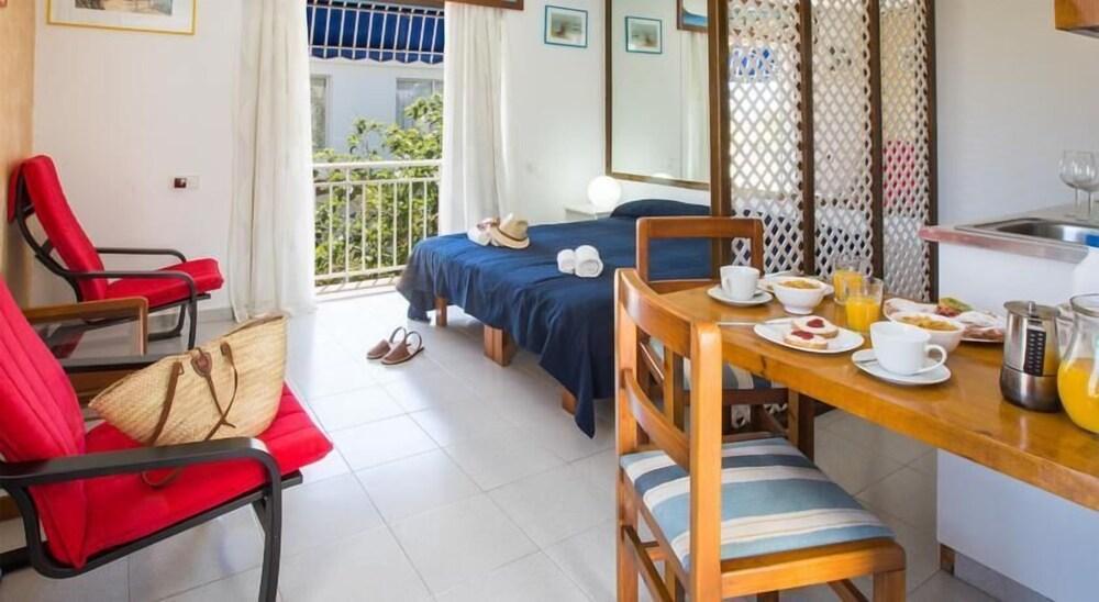 Estel Blanc Apartaments - Adults Only