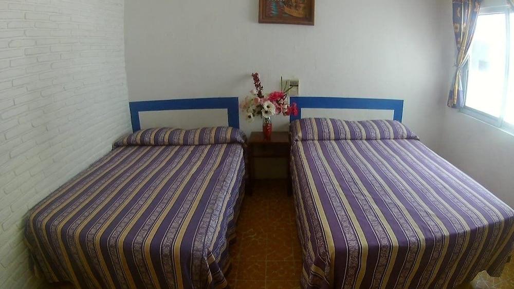 Hotel y Bungalows Los Arcos