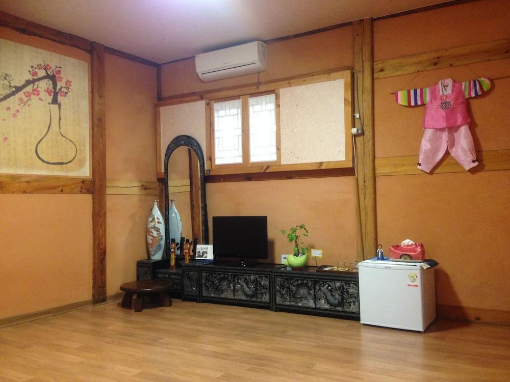Haemil Hanok Guesthouse