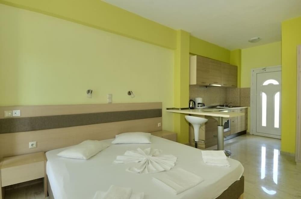 Albatros Studios & Apartments