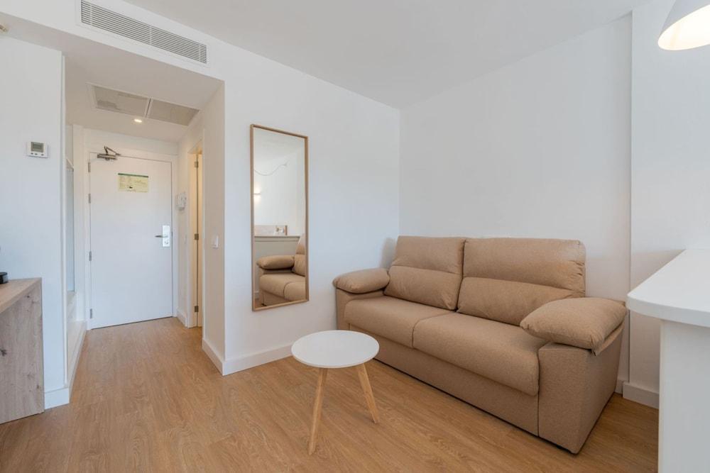 Caprice Isabel Aparthotel