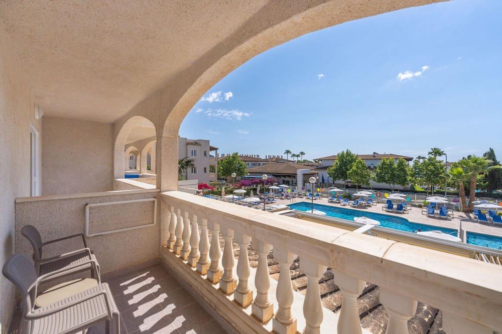 Caprice Isabel Aparthotel